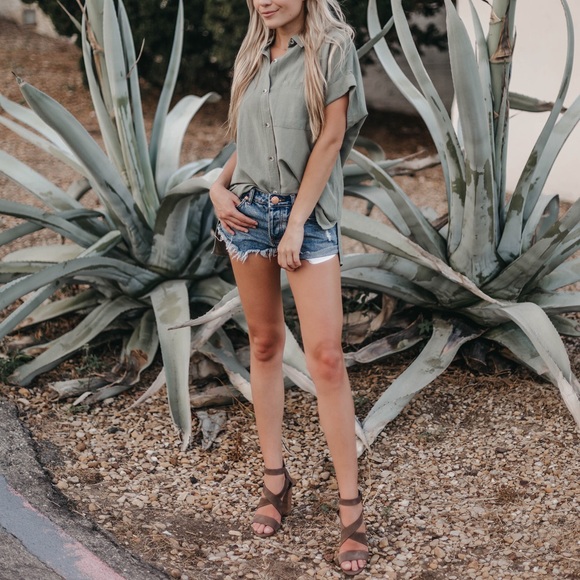 Wild At Heart Linen Button Down Top - Picture 8 of 8